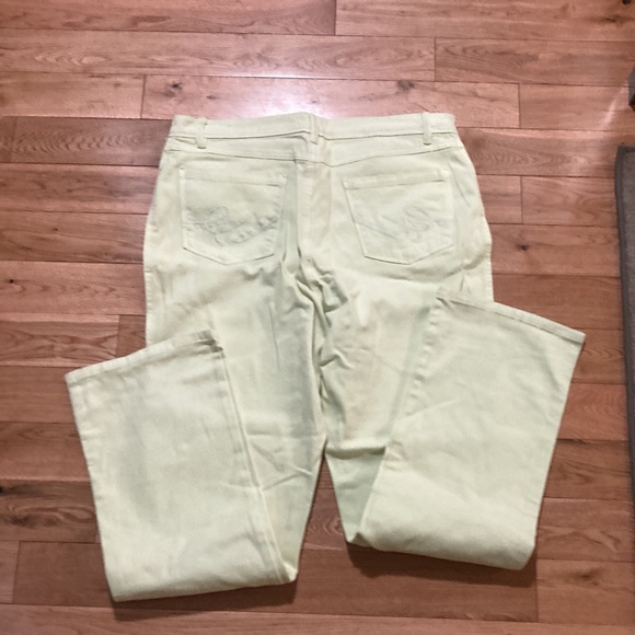 Northern reflections, yellow jeans - Picture 2 of 4